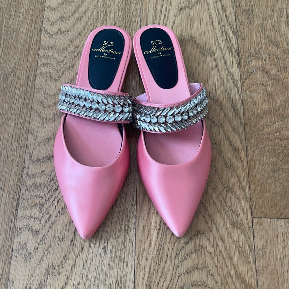 NEW Sue Comma Bonnie Jeweled Slides